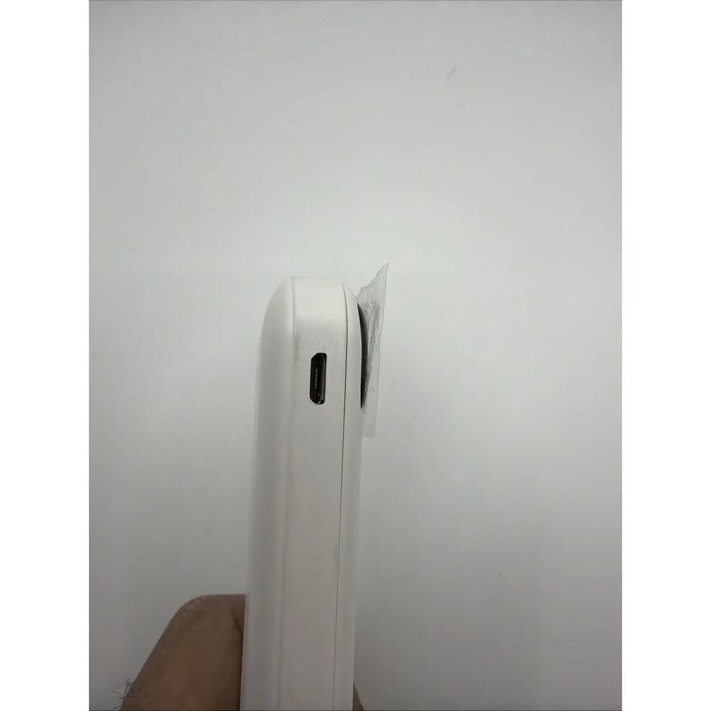 Hinne 10000mAh White‎ Power Bank. Slim And Sleek.